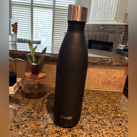 S’well Original Bottle with Sports Cap | 17oz - Picture 5 of 8